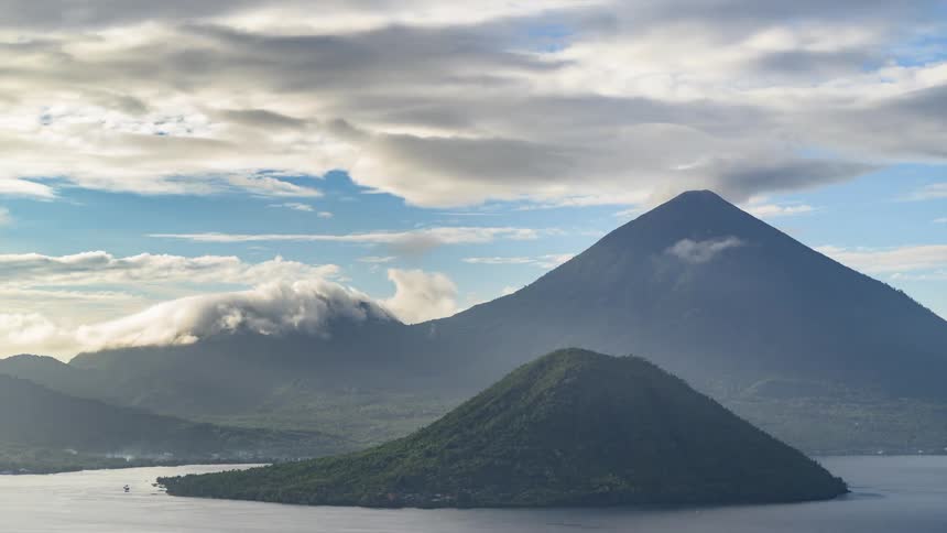 The clouds flow over the mountain