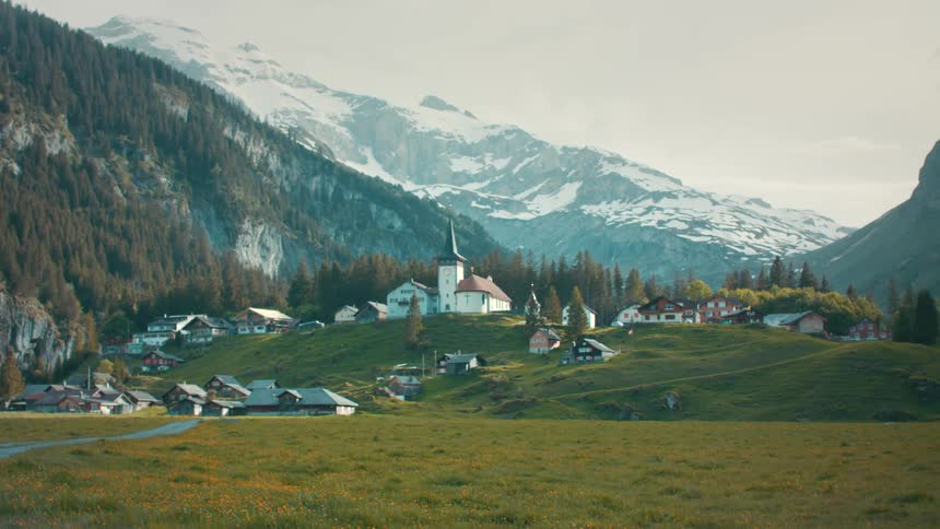 A small town is near the mountains