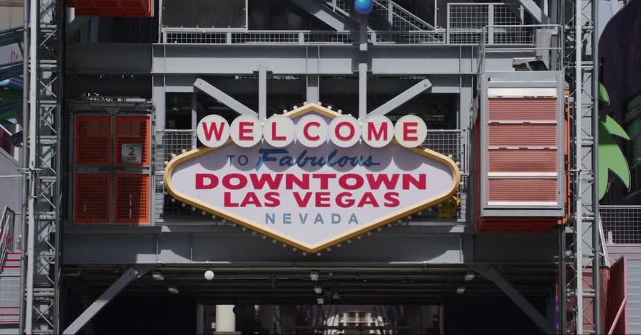 A sign welcomes visitors to downtown las vegas