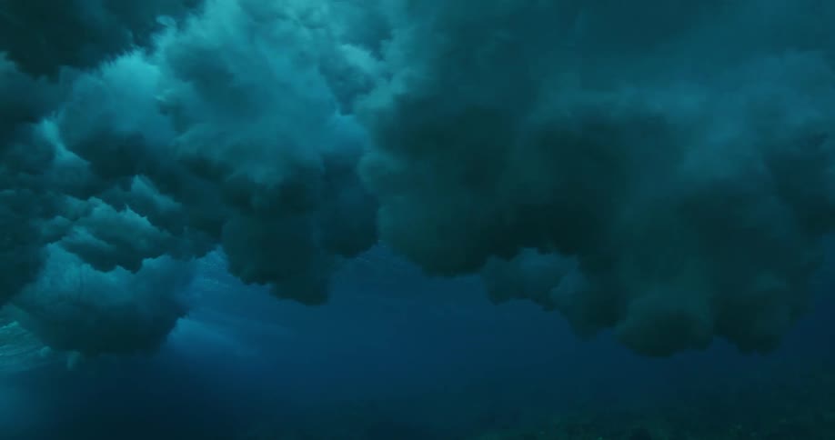 Ocean waves are moving in the sea