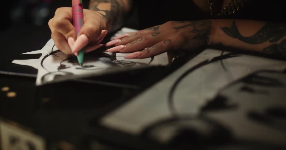 Female tattoo artist copies tattoo portrait