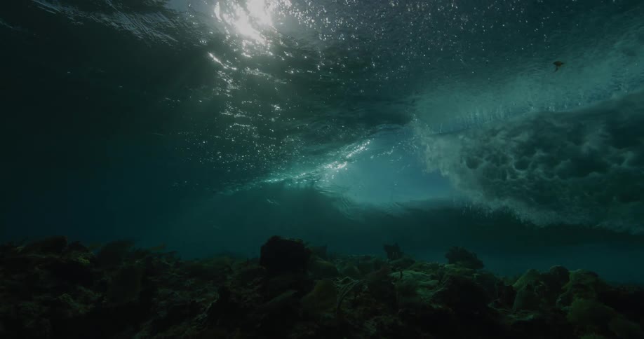 Ocean waves flowing above the ocean floor