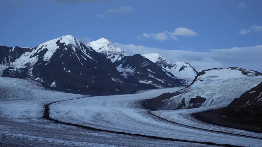 A snowy mountain on a mostly clear day