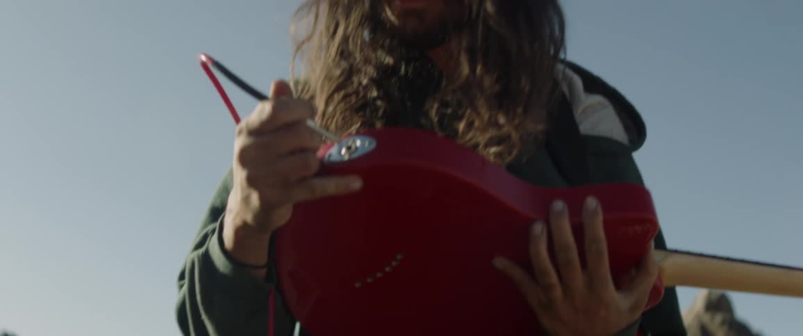 Man plugging in an amp cable