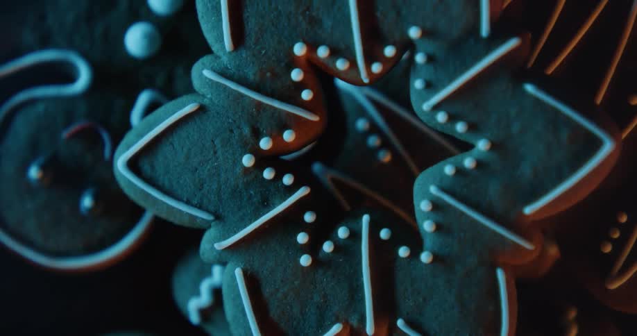 Light flickers on the cookies