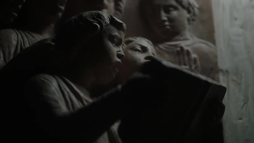 A statue of boys singing