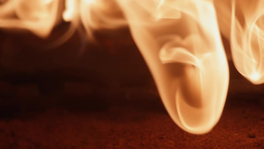 Flamesburning around a chain