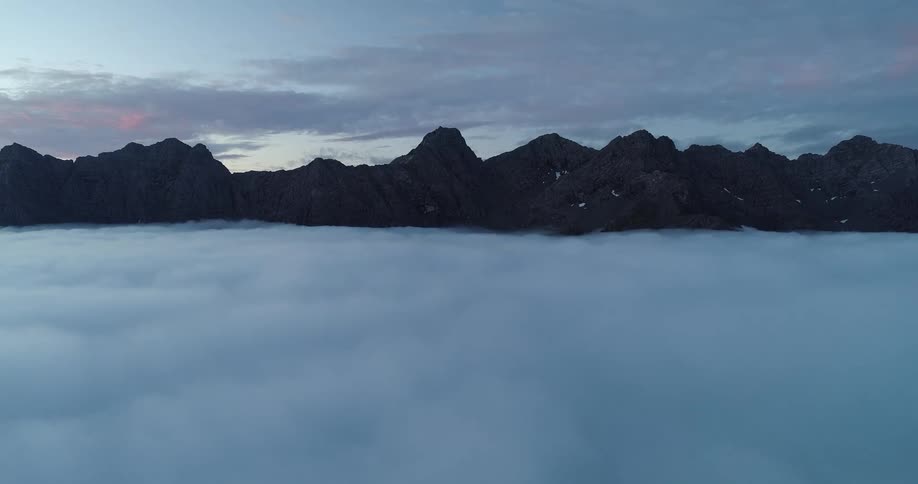 Mountains and clouds in the wilderness