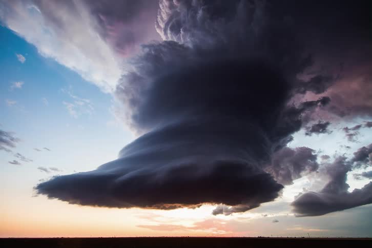 A stunning low precipitation supercell spins over the land