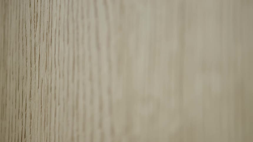 Vertical striations forms on the surface of wood