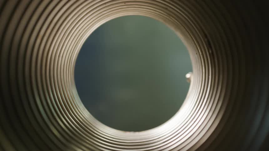 An up close of a tube with adjsutable rings