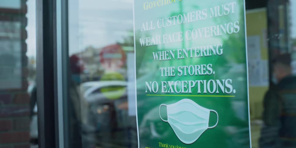 A sign tells people that they must wear a mask