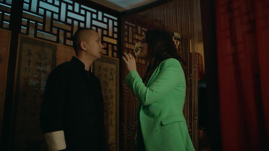 Woman and man are inside and are talking to each other