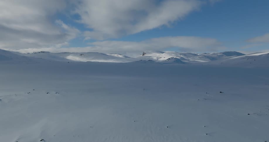 Mountain range during winter is displayed at midday