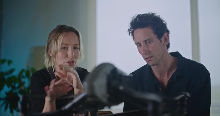 Two people are sitting down and having a conversation