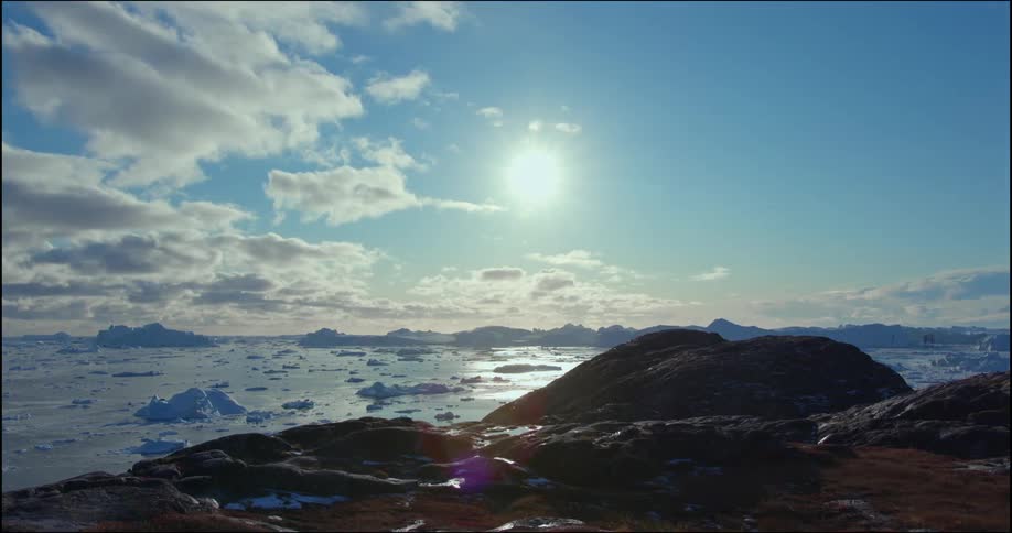 Sunlight is shining on the ocean during winter