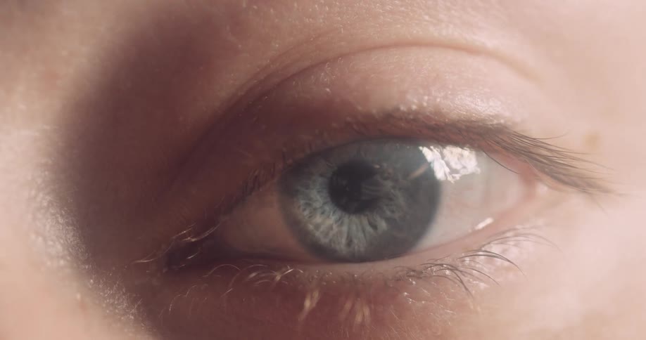 Light shines on a person eye and moves around the iris as it dims