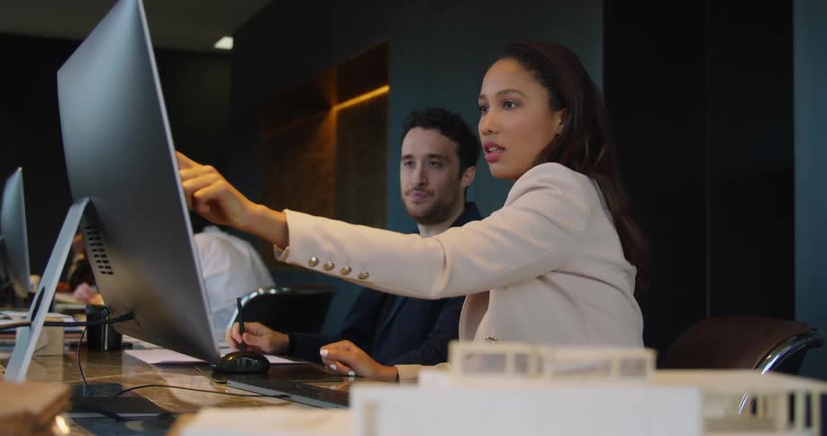 Young woman explaining something to her male colleague