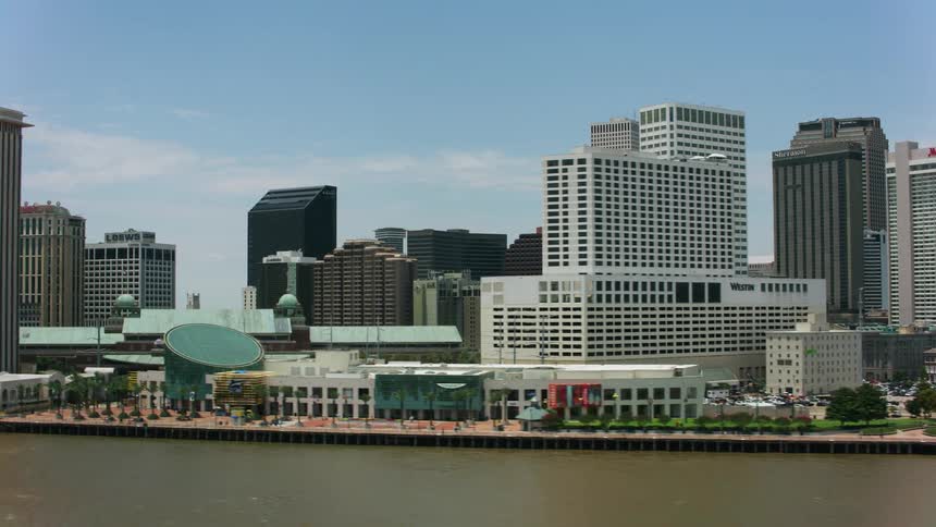 River eddy parallels city waterfront with docked ships