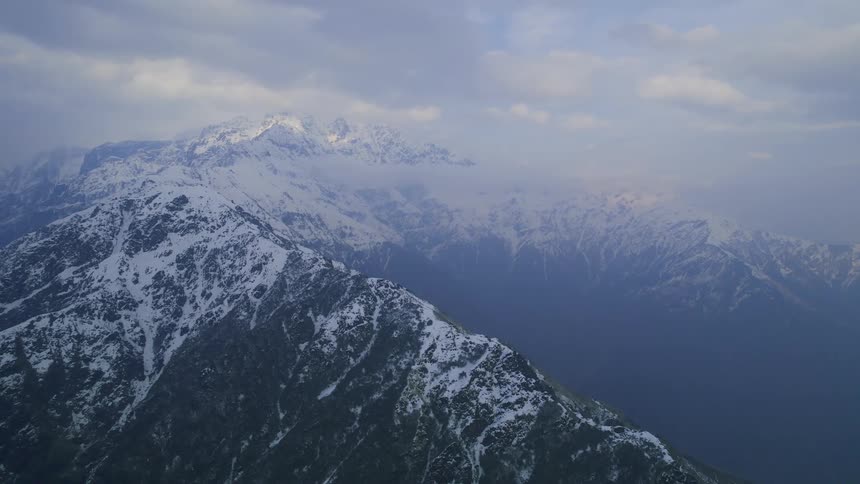 Fog covers he mountain range