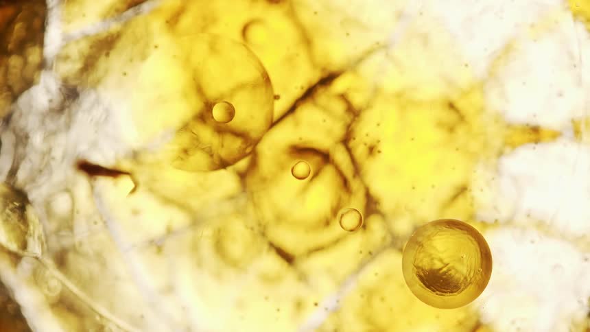 Ointment oil creating bubbles while moving slowly