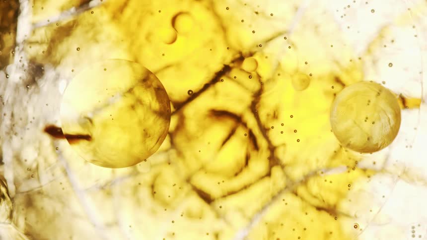 Large bubbles float in carbonated iced beverage
