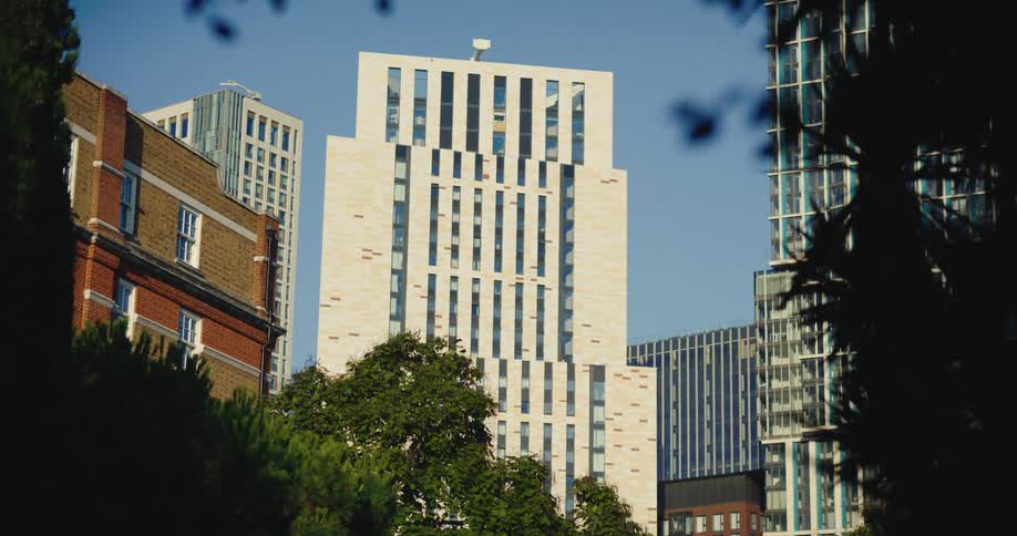 London buildings in the middle of the day