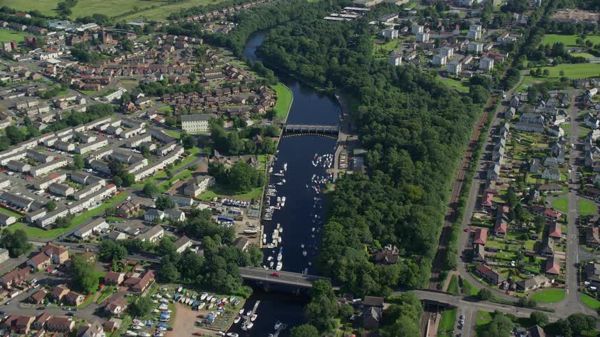 Aerial view of an urban area with a lake in the middle and vegetation