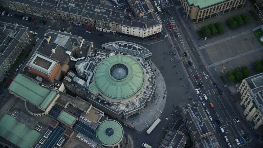 A skylighttopped structure at an intersection of streets