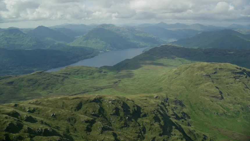 The islands are covered with green