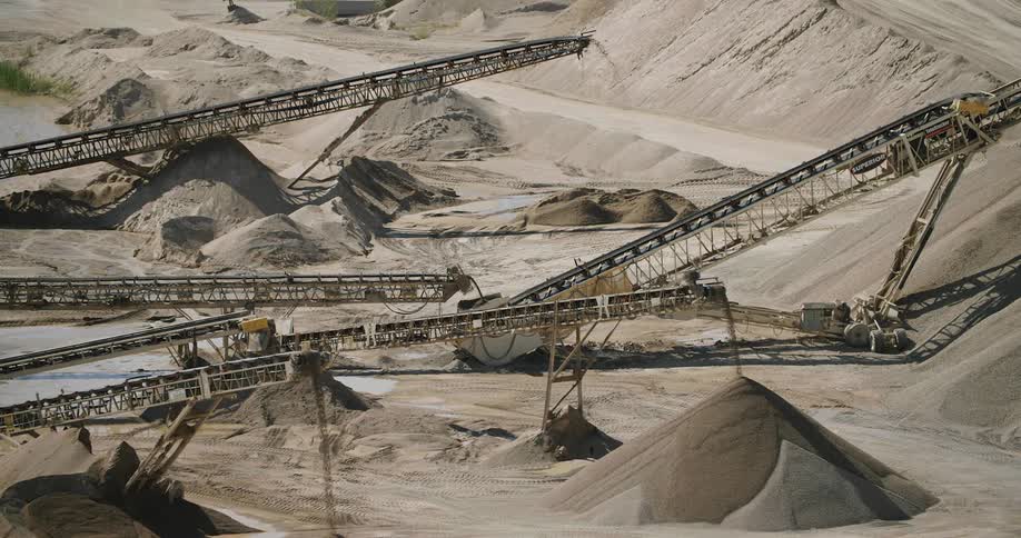 Radial stackers running in construction area