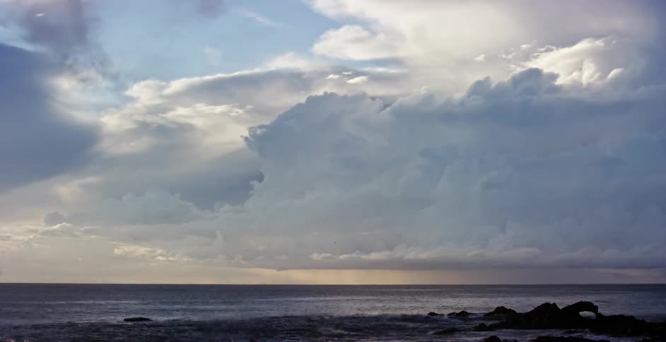 Timelapse of the moving sea with daylight gradually breaking