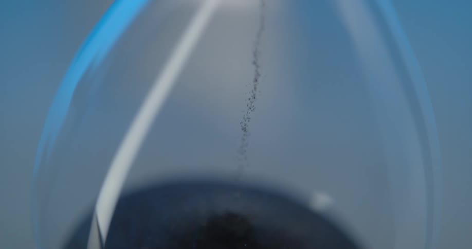A rotating time glass