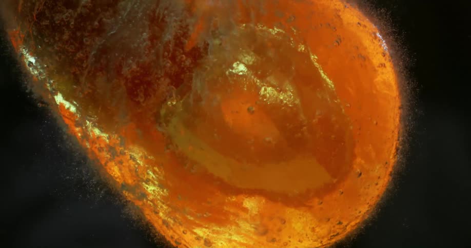 Melted glass is placed in water and causes it to boil and release bubbles