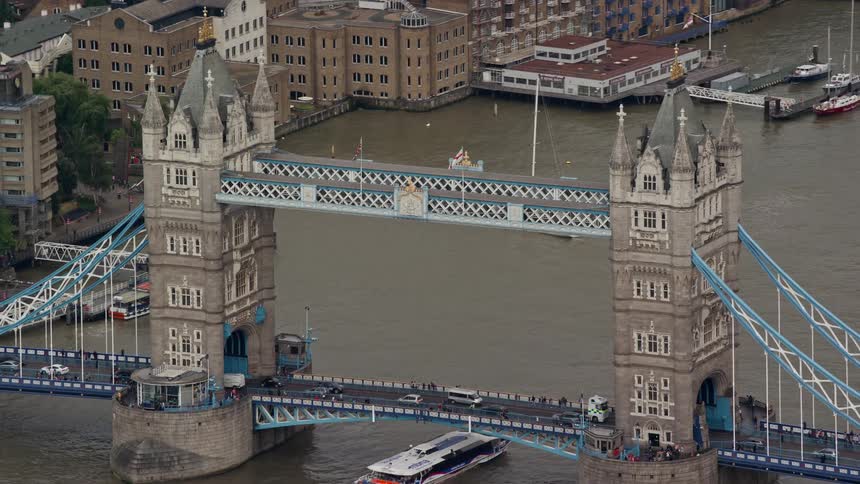 A bridge connected to two towers that are above the sea with a road in between