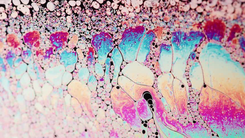 The rainbow shapes shake around in the screensaver