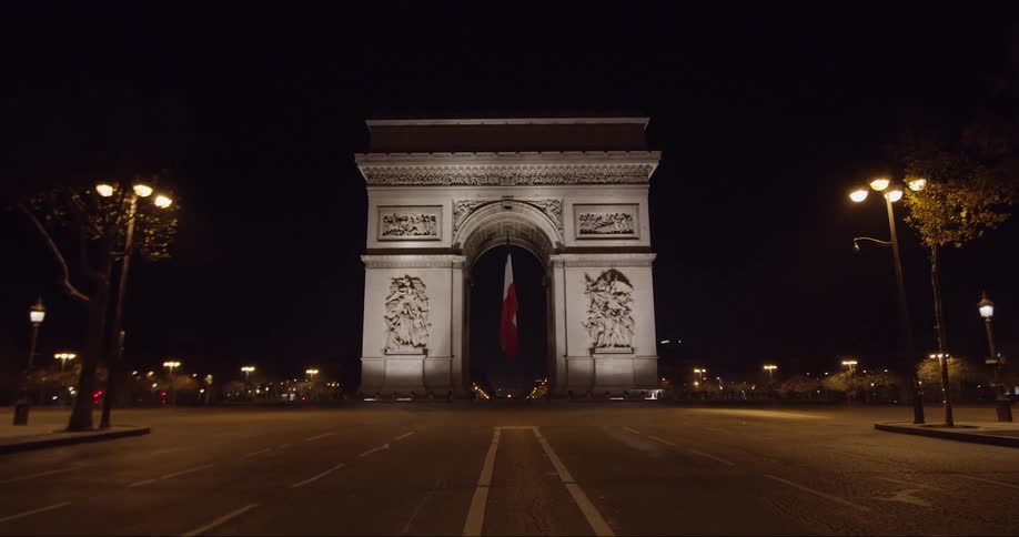 Arc de triomphe lit at night