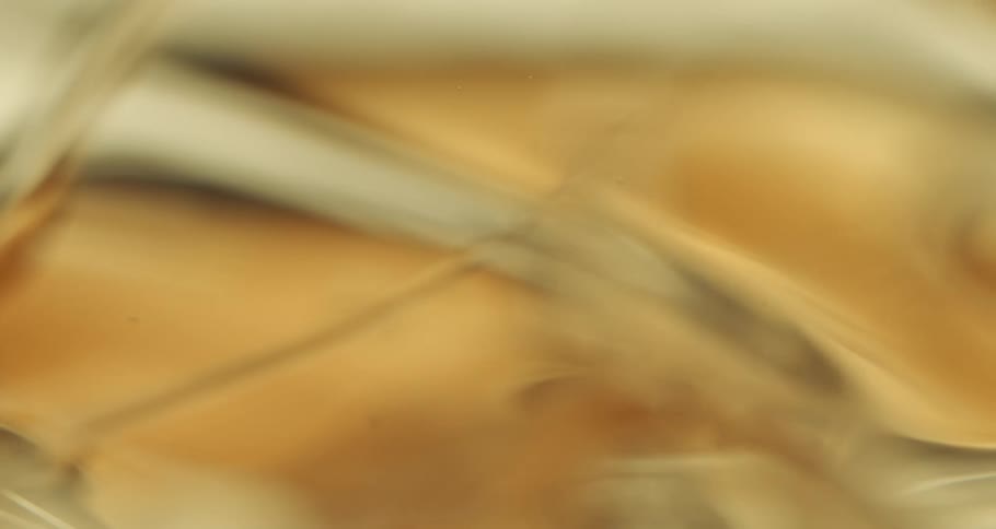 Waves and ripples of a thick golden liquid