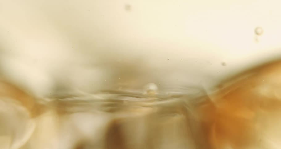 A floating oil liquid