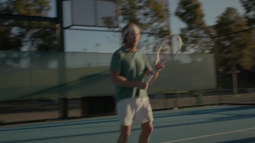 Tennis player yells in displeasure when the ball is not returned