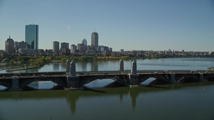 A train crosses the bridge