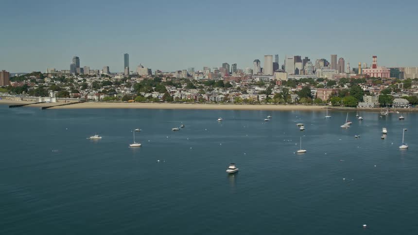 Panorama of the sea with boats and a metropolis in the background