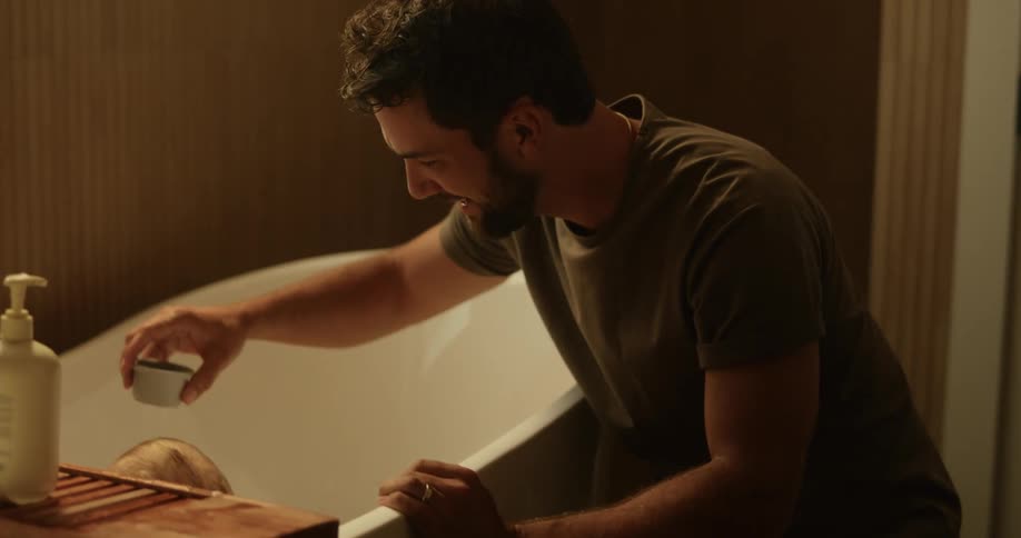 Father and mother bathing their son in the bathtub