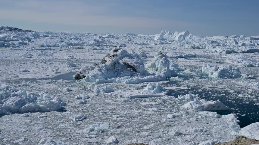 Moving ice in the arctic sea