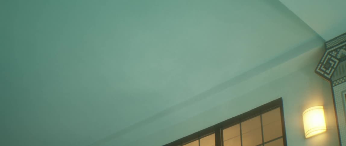 Reflection of smoky waves on the ceiling of a room