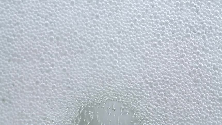 Fluid art of transparent liquid bubbles