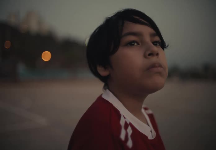 A child is looking to his side