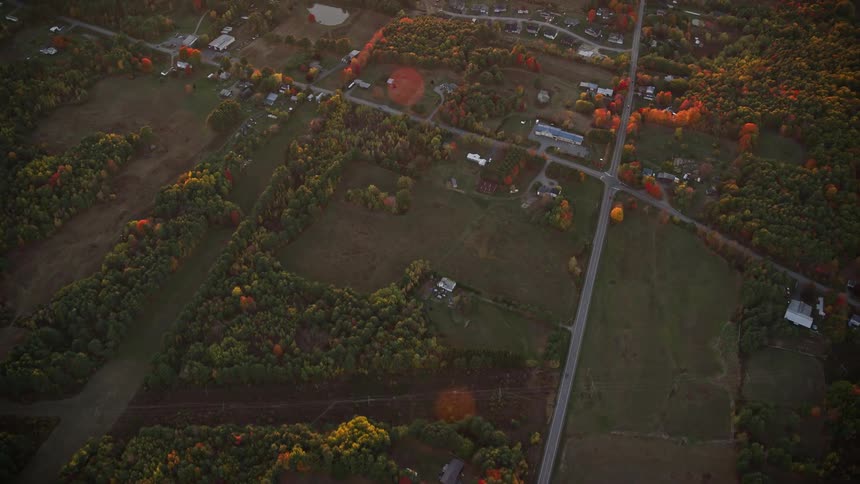The small town doesnt have many homes
