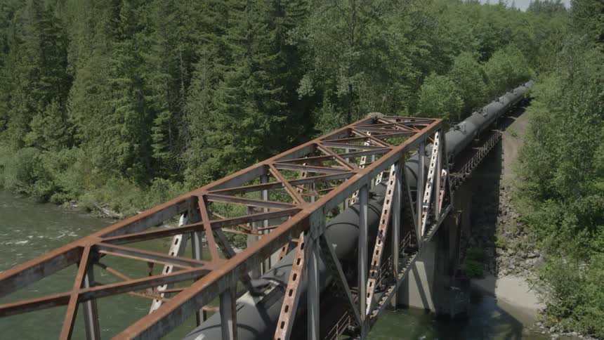 Oil train river bridge ascent