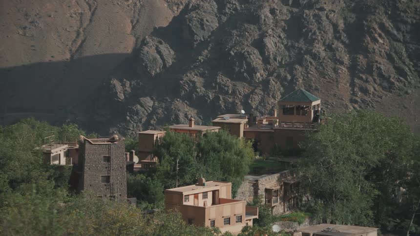 A small town with old houses at the base of a mountain